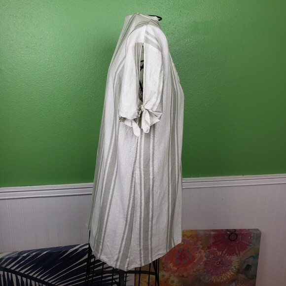 Chaser Women's Grey White Vertical Stripe Long Tunic Top Size Medium - Picture 3 of 8